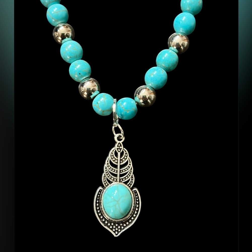 Turquoise and Silver Beaded Fashion Necklace with Feather / Leaf Pendant. NWT